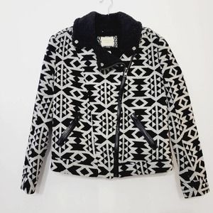 Forever 21 Black & White Geometric/Western pattern jacket w/Sherpa collar/lining